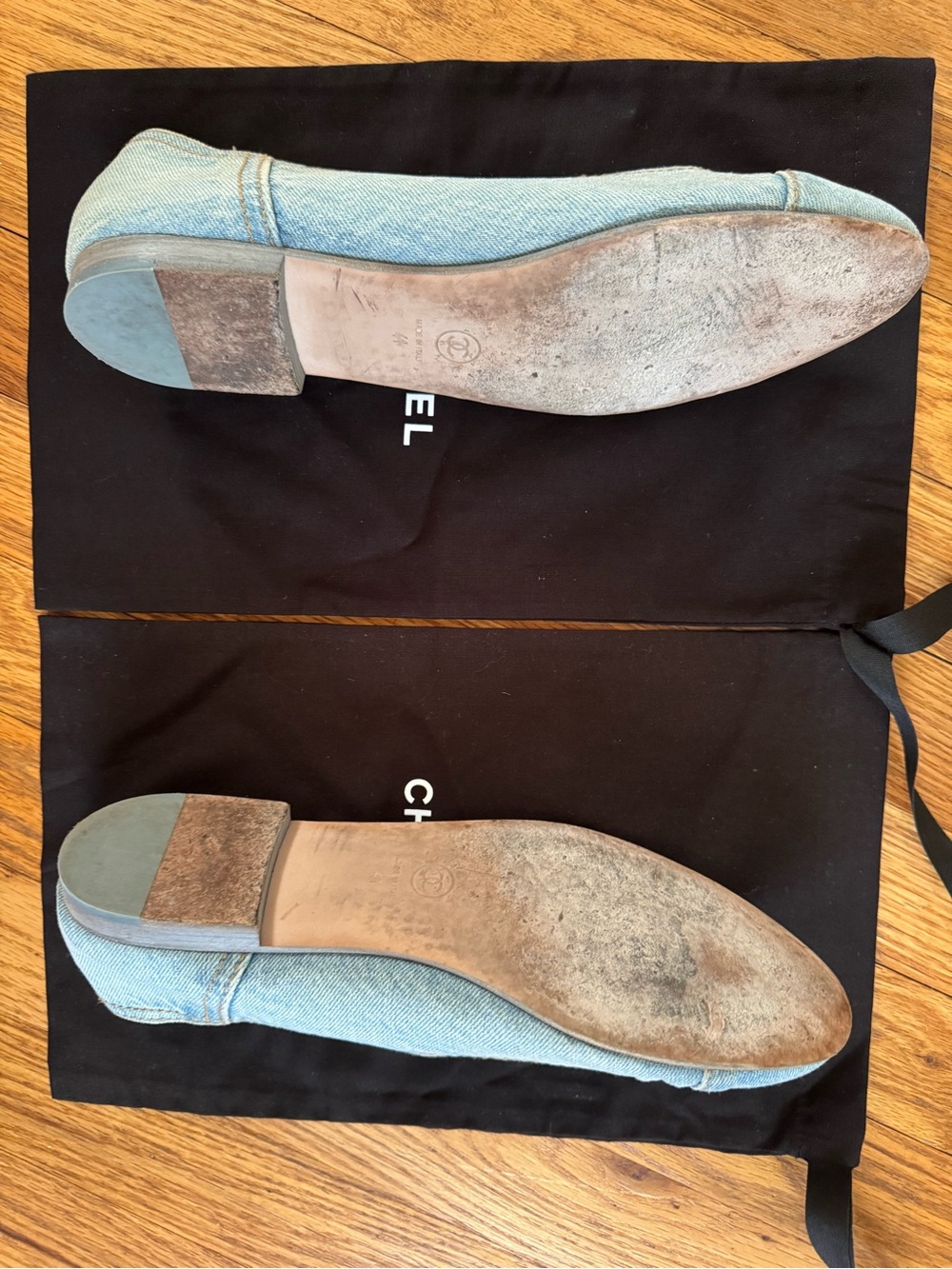 CHANEL Light Blue Denim Ballerina Flats with Embroidered CC - Picture 4 of 4